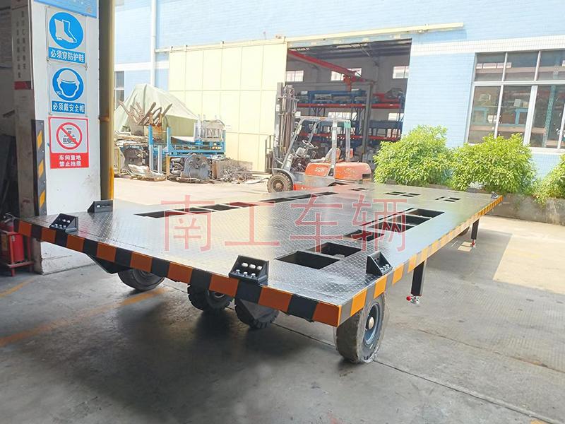 13.5吨箱变平板拖车底盘