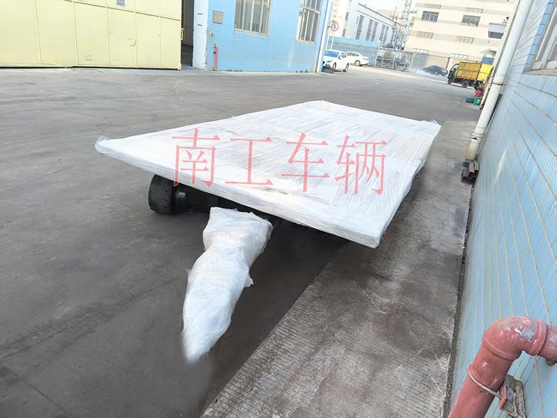 6吨骨架式牵引平板拖车 简易包装图