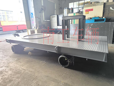 5吨牵引平板拖车 带上装架3I.jpg