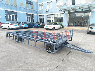 4吨骨架式平板拖车 带下翻护栏工具拖车I.jpg