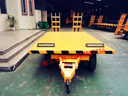 橙色带爬梯平板拖车I.jpg